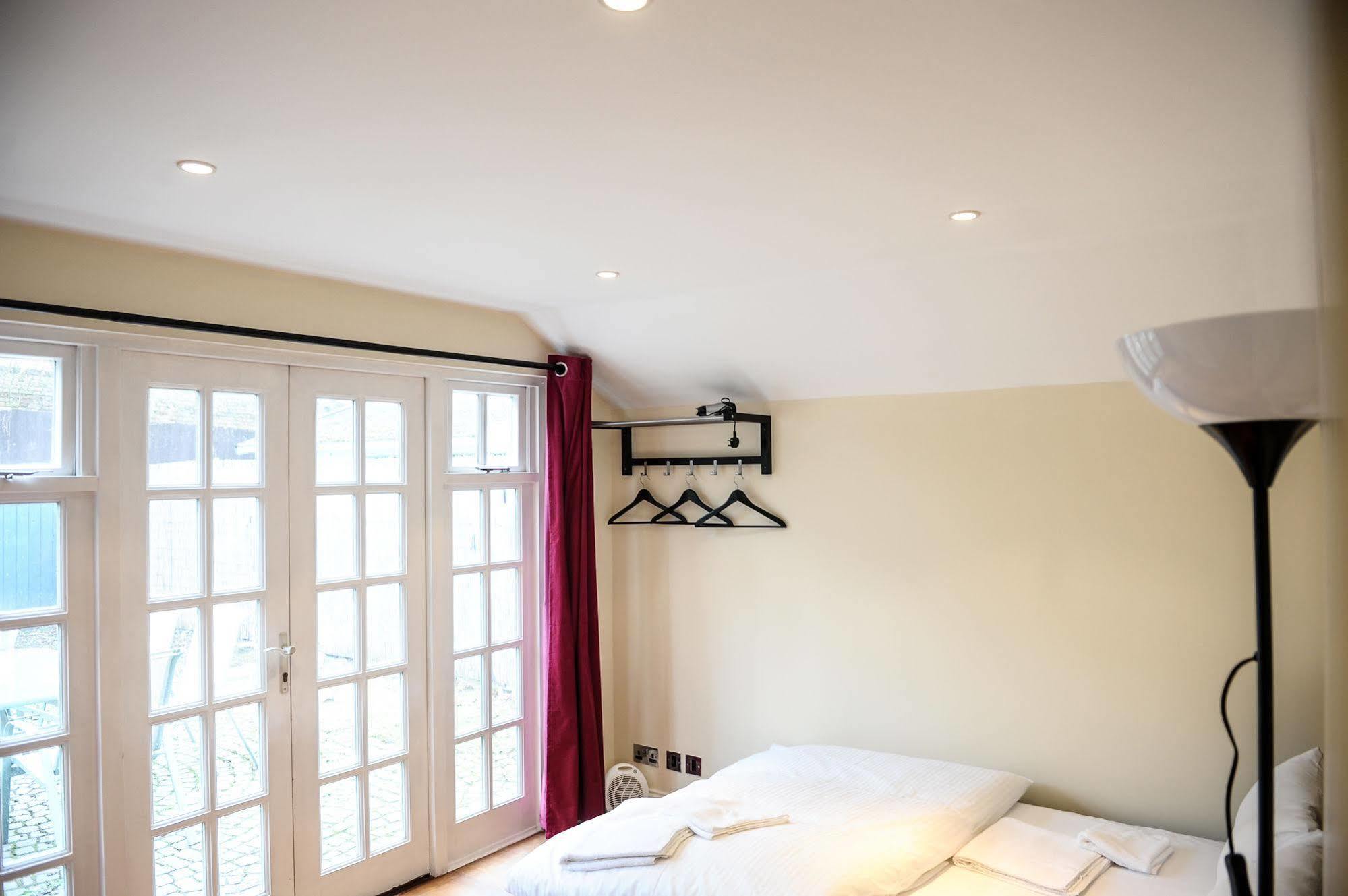 The Greyhound Cottage Chigwell Eksteriør bilde